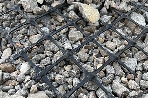 Polyester Geogrid Issolvi l-Problema ta 'Xquq tat-Toroq F'Żoni Muntanjużi